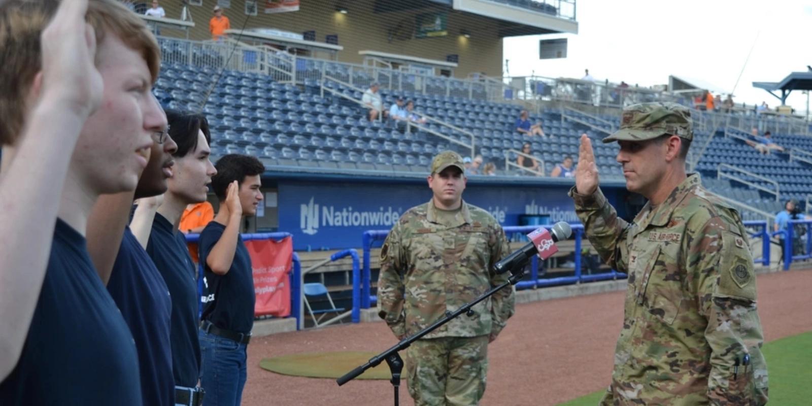 Military Enlistment Incentives: Your Guide to Bonuses, Pay & More